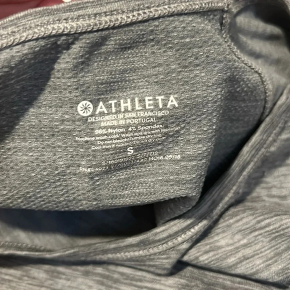 Athleta long sleeve athletic shirt with side ruching, thumb holes size S - Picture 5 of 9